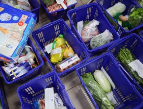 Bị chê giá cao, nhiều siêu thị ở TP.HCM sửa combo 'đi chợ hộ'